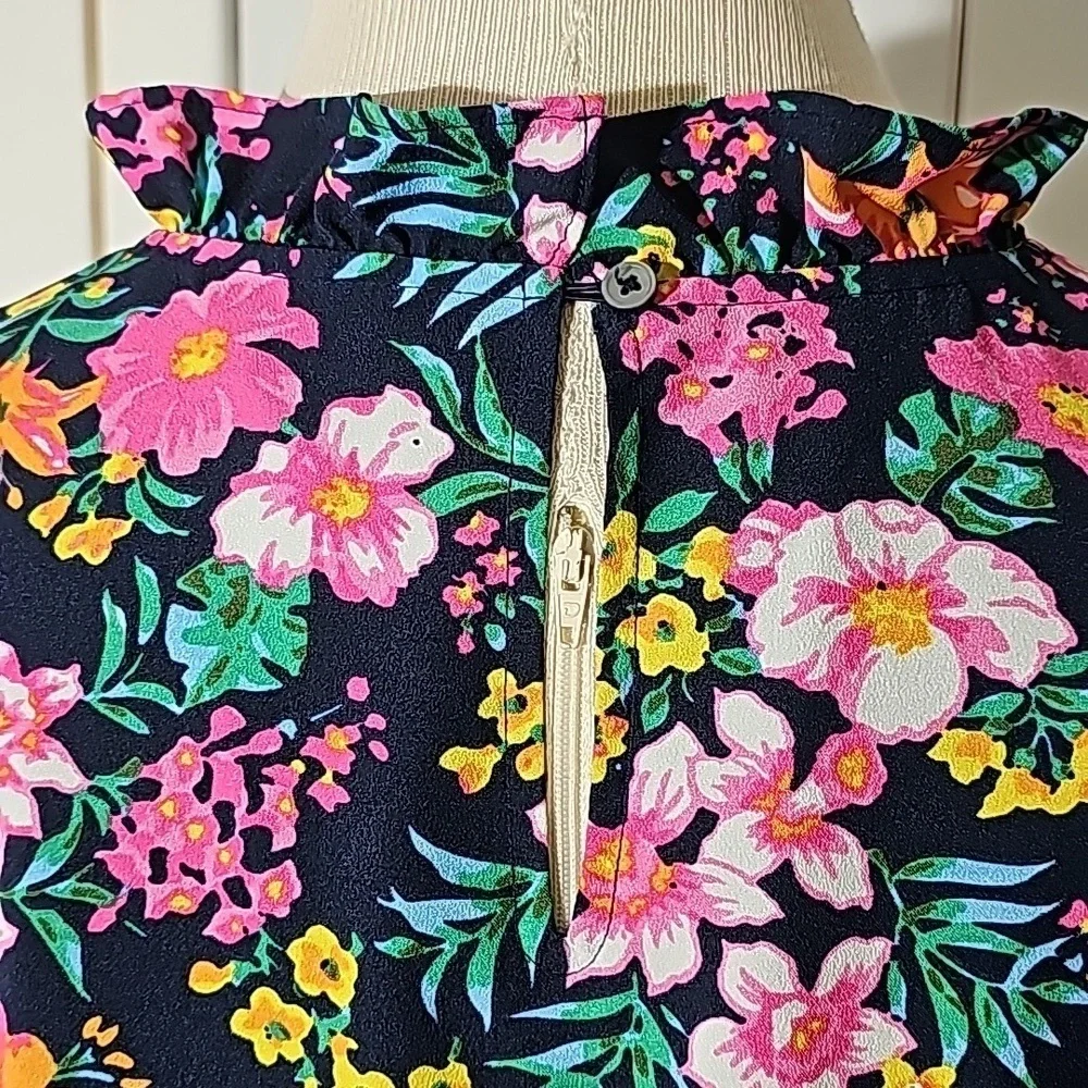 J.Crew women's sleevless top.‎ Beautiful colors completely lined. Size medium. - Picture 5 of 12
